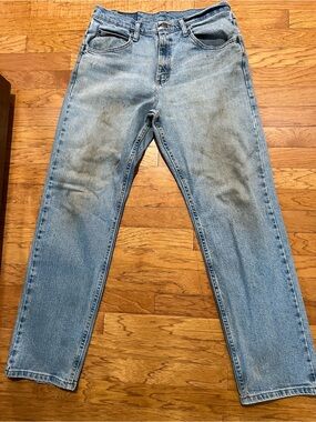Wrangler naturally distressed Classic Light Blue Men's Jeans -32x32 fit